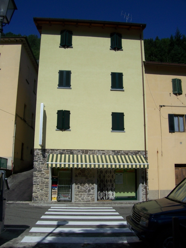  Image name: AlimentariMirka01.jpg 
 width: 602 pixel 
 height: 801 pixel 
 Size: 330544 bytes 
 Click to enlarge 